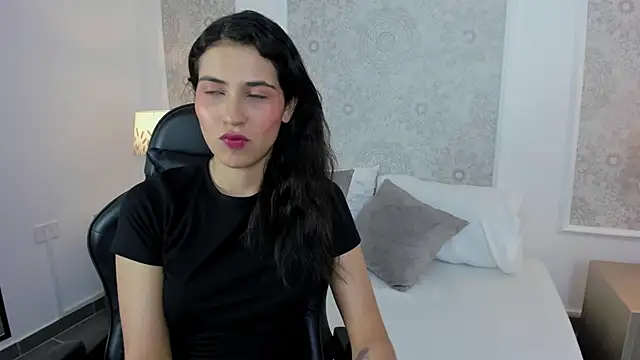 desireee  online show from May 6, 2026, 7:19 pm