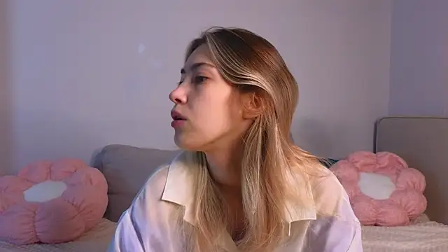 Snapshot of AngelicRice chatting on October 6, 2025, 11:18 am AngelicRice online show from October 6, 2025, 11:18 am