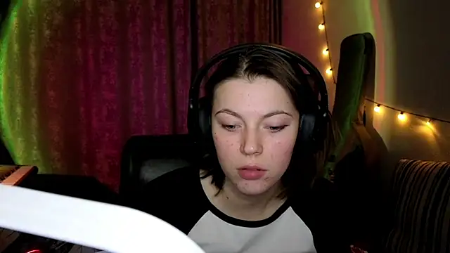 CutieAnny online show from March 4, 2026, 8:15 pm