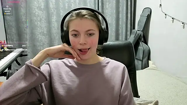 CutieAnny online show from April 28, 2026, 2:27 am