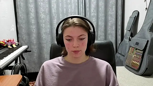 CutieAnny online show from May 2, 2026, 9:09 pm