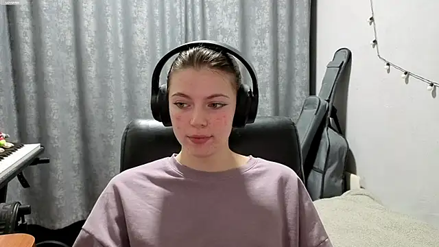 CutieAnny online show from May 7, 2026, 8:25 pm