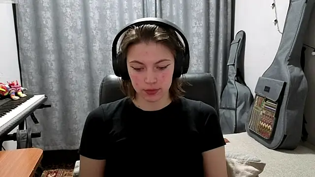CutieAnny online show from May 10, 2026, 8:14 pm