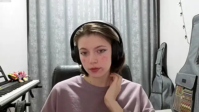 CutieAnny online show from May 11, 2026, 8:17 pm