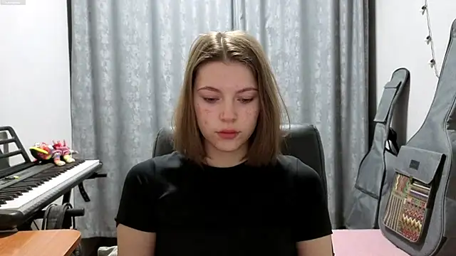 CutieAnny online show from May 13, 2026, 8:16 pm