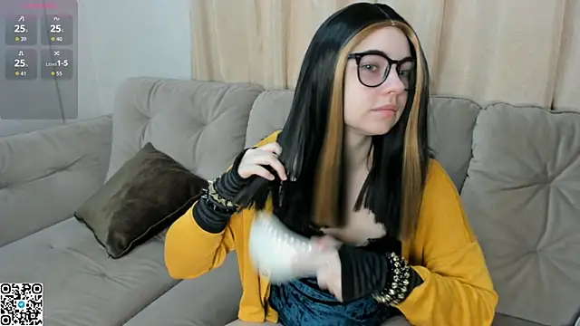 EvaBlimey online show from October 16, 2025, 4:46 am