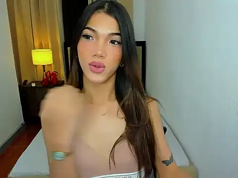 Snapshot of CassieSommereux chatting on May 21, 2026, 6:48 pm CassieSommereux online show from May 21, 2026, 6:48 pm