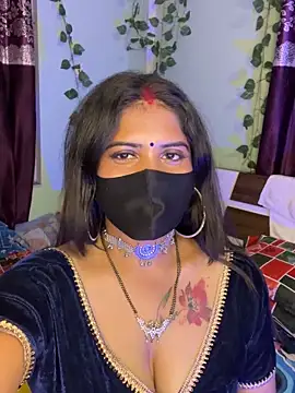 Snapshot of V-Hot-Sweti chatting on September 28, 2025, 6:13 pm V-Hot-Sweti online show from September 28, 2025, 6:13 pm