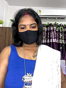 Snapshot of V-Hot-Sweti chatting on October 6, 2025, 5:10 pm V-Hot-Sweti online show from October 6, 2025, 5:10 pm