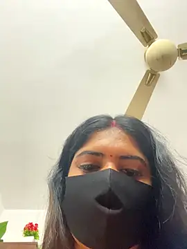 Snapshot of V-Hot-Sweti chatting on October 12, 2025, 9:52 am V-Hot-Sweti online show from October 12, 2025, 9:52 am