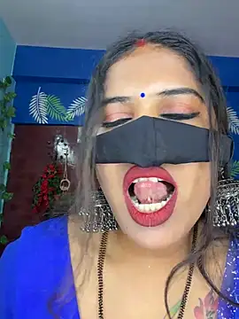 Snapshot of V-Hot-Sweti chatting on July 7, 2026, 4:44 pm V-Hot-Sweti online show from July 7, 2026, 4:44 pm