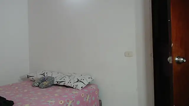 Snapshot of MichellSexxx chatting on October 23, 2025, 8:18 pm MichellSexxx online show from October 23, 2025, 8:18 pm