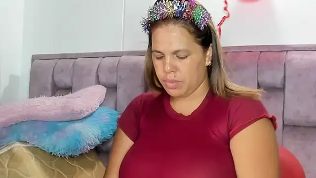 Snapshot of Alexa-Hunter chatting on September 20, 2025, 2:40 pm Alexa-Hunter online show from September 20, 2025, 2:40 pm