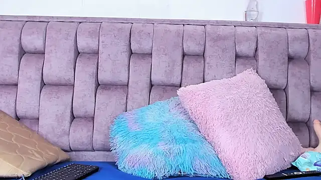 Snapshot of Alexa-Hunter chatting on October 29, 2025, 7:59 pm Alexa-Hunter online show from October 29, 2025, 7:59 pm