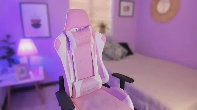 Snapshot of Ema_wett chatting on September 23, 2025, 7:39 pm Ema wett online show from September 23, 2025, 7:39 pm