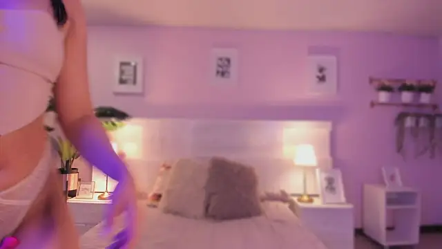 Snapshot of Ema_wett chatting on October 22, 2025, 8:08 pm Ema wett online show from October 22, 2025, 8:08 pm