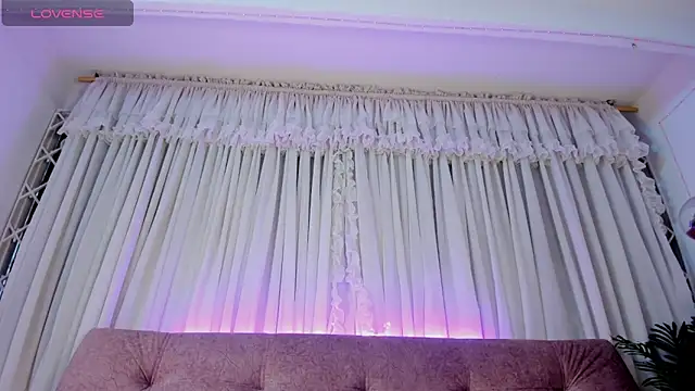 Snapshot of violet_77711 chatting on March 8, 2026, 2:10 pm violet 77711 online show from March 8, 2026, 2:10 pm