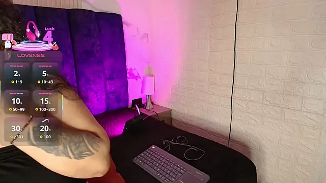 yunkeyc online show from December 23, 2025, 2:09 am