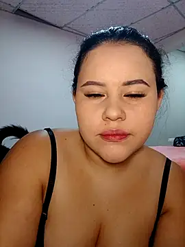 Snapshot of AresAndGabby chatting on November 5, 2025, 12:43 am AresAndGabby online show from November 5, 2025, 12:43 am