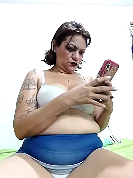 Snapshot of Massiel_77 chatting on October 27, 2025, 2:10 pm Massiel 77 online show from October 27, 2025, 2:10 pm