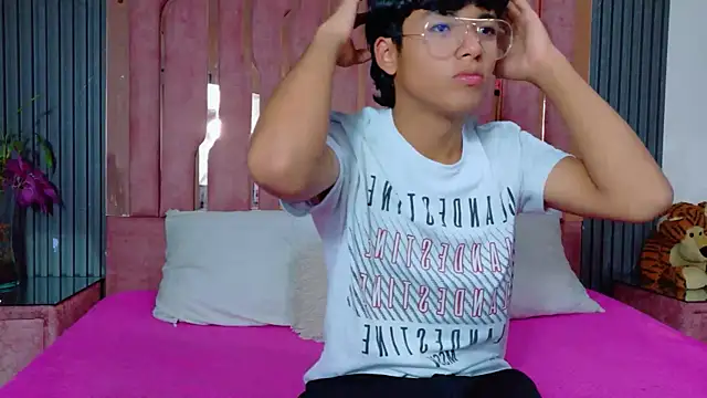 MateoANDthomas online show from September 10, 2025, 10:43 pm