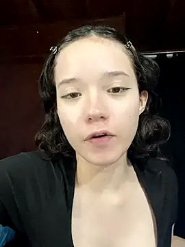 sukubo   online show from November 15, 2025, 3:26 am