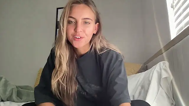 Snapshot of ShaniRea chatting on September 25, 2025, 8:12 pm ShaniRea online show from September 25, 2025, 8:12 pm