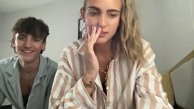 Snapshot of ShaniRea chatting on October 1, 2025, 3:12 am ShaniRea online show from October 1, 2025, 3:12 am