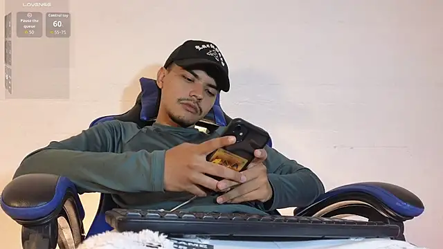 Snowlann online show from January 7, 2026, 3:53 am