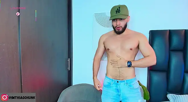 ThiagoHunk online show from April 23, 2026, 9:50 pm