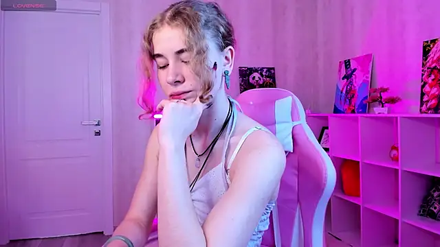 Snapshot of sunn_shine chatting on September 17, 2025, 9:00 am sunn shine online show from September 17, 2025, 9:00 am