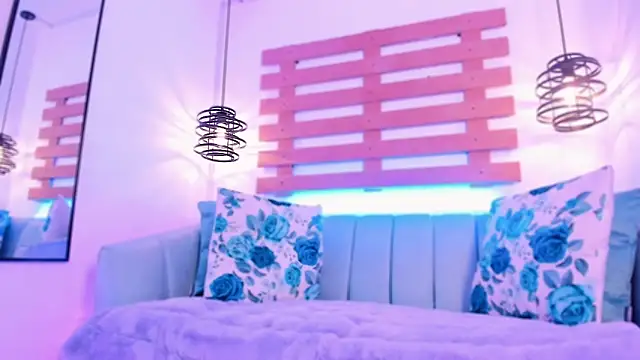 ArianaSantana online show from September 29, 2025, 1:38 pm