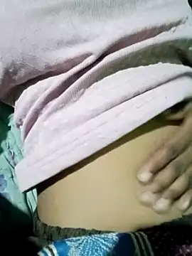 Snapshot of Pari_queen_44 chatting on October 1, 2025, 4:24 pm Pari queen 44 online show from October 1, 2025, 4:24 pm