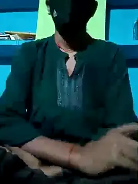 Snapshot of Pari_queen_44 chatting on October 28, 2025, 8:22 pm Pari queen 44 online show from October 28, 2025, 8:22 pm