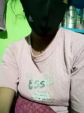 Snapshot of Pari_queen_44 chatting on October 29, 2025, 10:11 pm Pari queen 44 online show from October 29, 2025, 10:11 pm