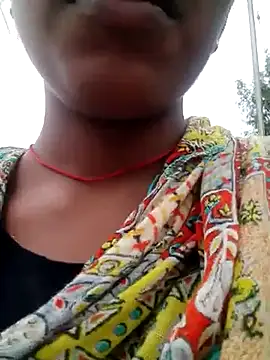 Snapshot of Pari_queen_44 chatting on October 31, 2025, 11:11 am Pari queen 44 online show from October 31, 2025, 11:11 am