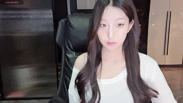 Snapshot of Winnie666- chatting on February 6, 2026, 3:15 pm Winnie666- online show from February 6, 2026, 3:15 pm