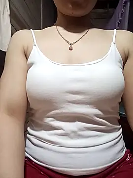 LucyyLy online show from May 5, 2026, 11:51 am