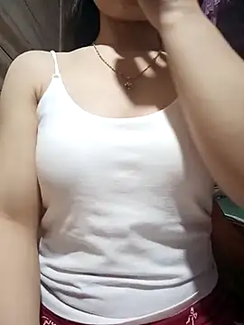 LucyyLy online show from May 5, 2026, 11:57 pm