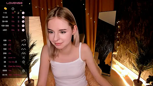 LillianShine online show from November 6, 2025, 12:17 pm