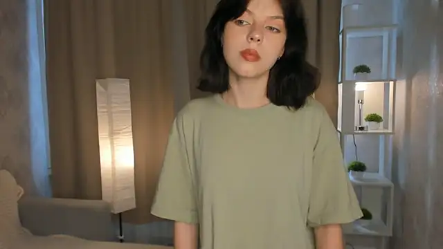 HarrietHoda online show from September 12, 2025, 4:01 am