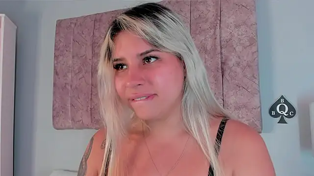 Snapshot of naomi_sanz chatting on November 30, 2025, 6:56 pm naomi sanz online show from November 30, 2025, 6:56 pm