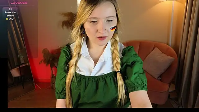 Snapshot of Milana_Key chatting on September 23, 2025, 10:02 pm Milana Key online show from September 23, 2025, 10:02 pm