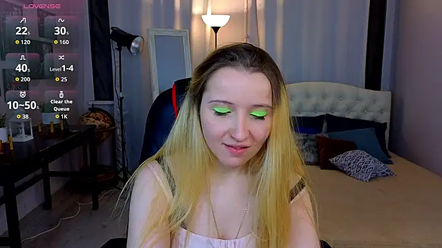 Snapshot of Milana_Key chatting on October 17, 2025, 9:17 pm Milana Key online show from October 17, 2025, 9:17 pm