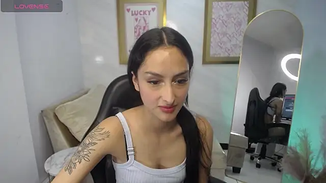 Snapshot of Tifany_v chatting on October 6, 2025, 8:06 pm Tifany v online show from October 6, 2025, 8:06 pm