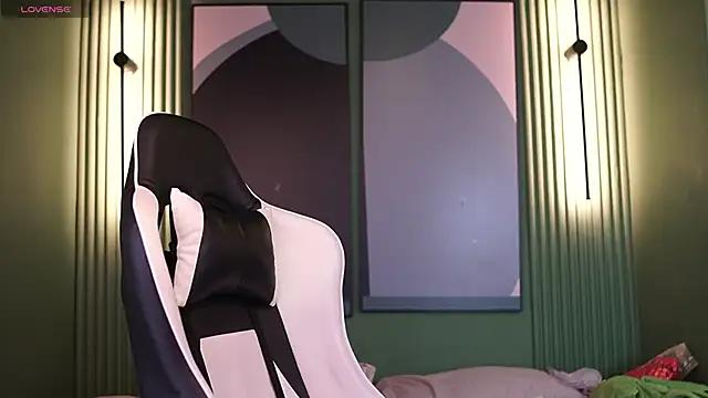 Tayler Kim online show from October 9, 2025, 6:28 pm