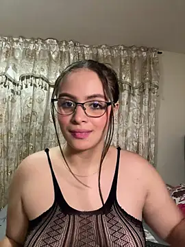 Snapshot of Tayler_Kim chatting on July 28, 2026, 8:23 pm Tayler Kim online show from July 28, 2026, 8:23 pm