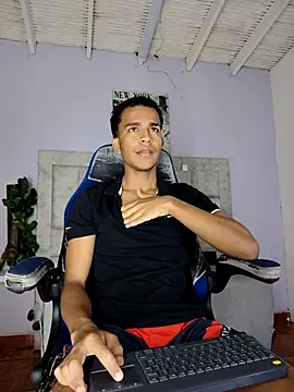 Snapshot of aston_xvera chatting on September 20, 2025, 3:24 pm aston xvera online show from September 20, 2025, 3:24 pm