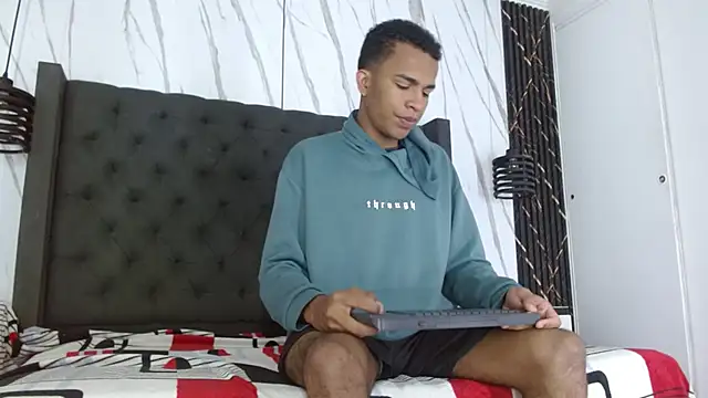 Snapshot of aston_xvera chatting on October 10, 2025, 3:27 am aston xvera online show from October 10, 2025, 3:27 am