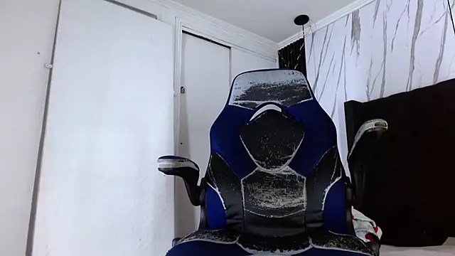 Snapshot of aston_xvera chatting on October 15, 2025, 3:39 am aston xvera online show from October 15, 2025, 3:39 am